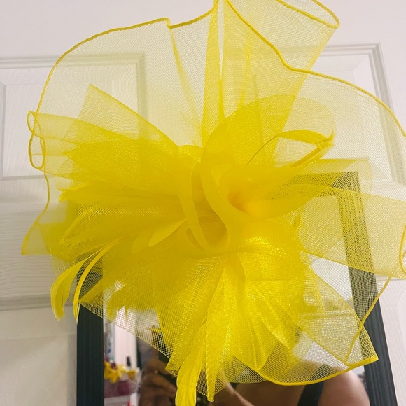 Large yellow fascinator with feather accent - Picture 2 of 3